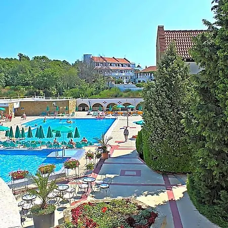 Duni Pelican Hotel 4*